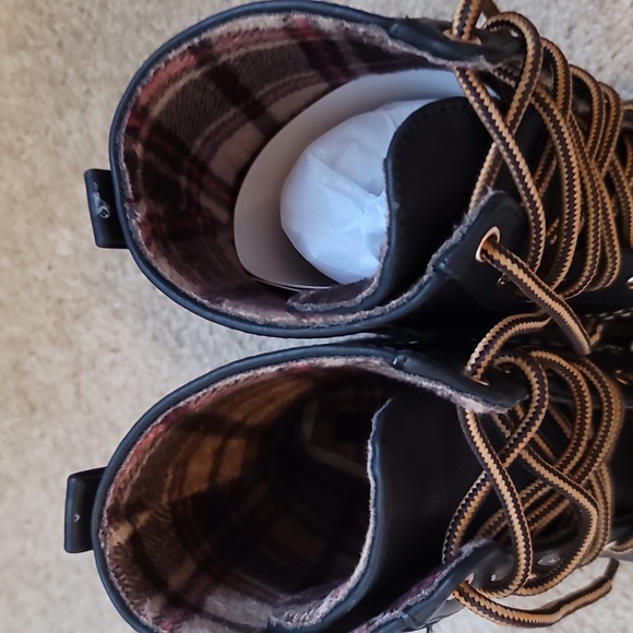 Wild Diva Black Duck Boot with Flannel interior pattern Size 6.5 NWT - Picture 6 of 16